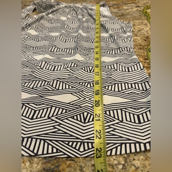 Ellie Kai Women Black/White Sleeveless Keyhole Printed Blouse Top Size 2 - Picture 9 of 9